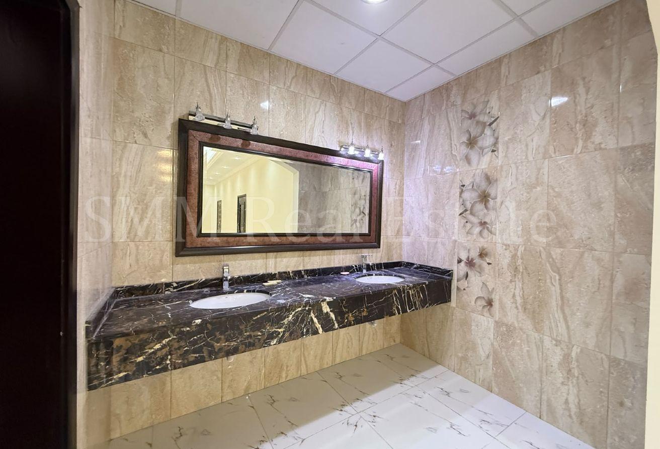 Huge 5 bedroom Villa Available Now | Spacious Plot photo 30