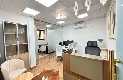مركز أعمال - استوديو - 4 حمامات للايجار في بناية الكاظم - منطقة حديقة الكرامة - الكرامة - دبي
