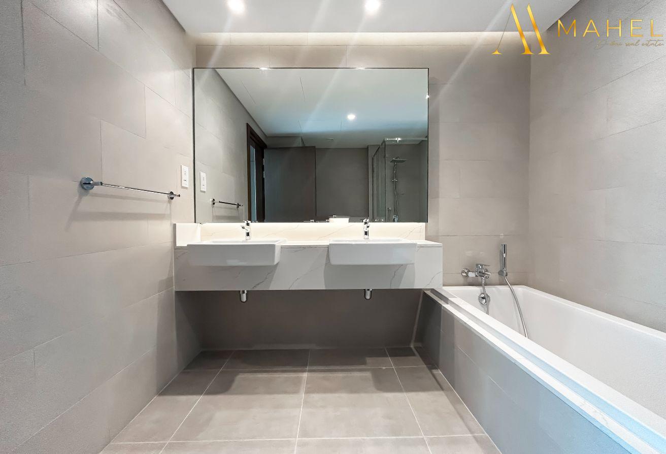 3+Maids | Family Living | Canal front | Brand new photo 25