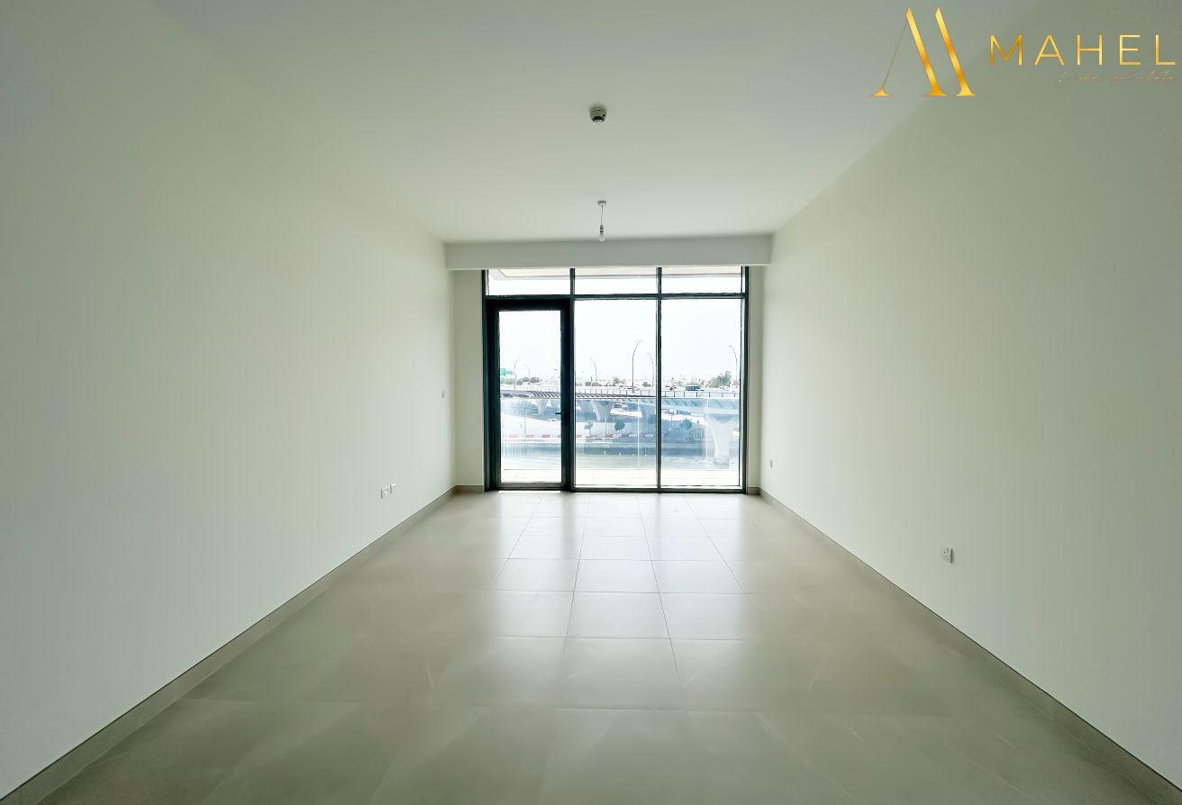 3+Maids | Family Living | Canal front | Brand new photo 4