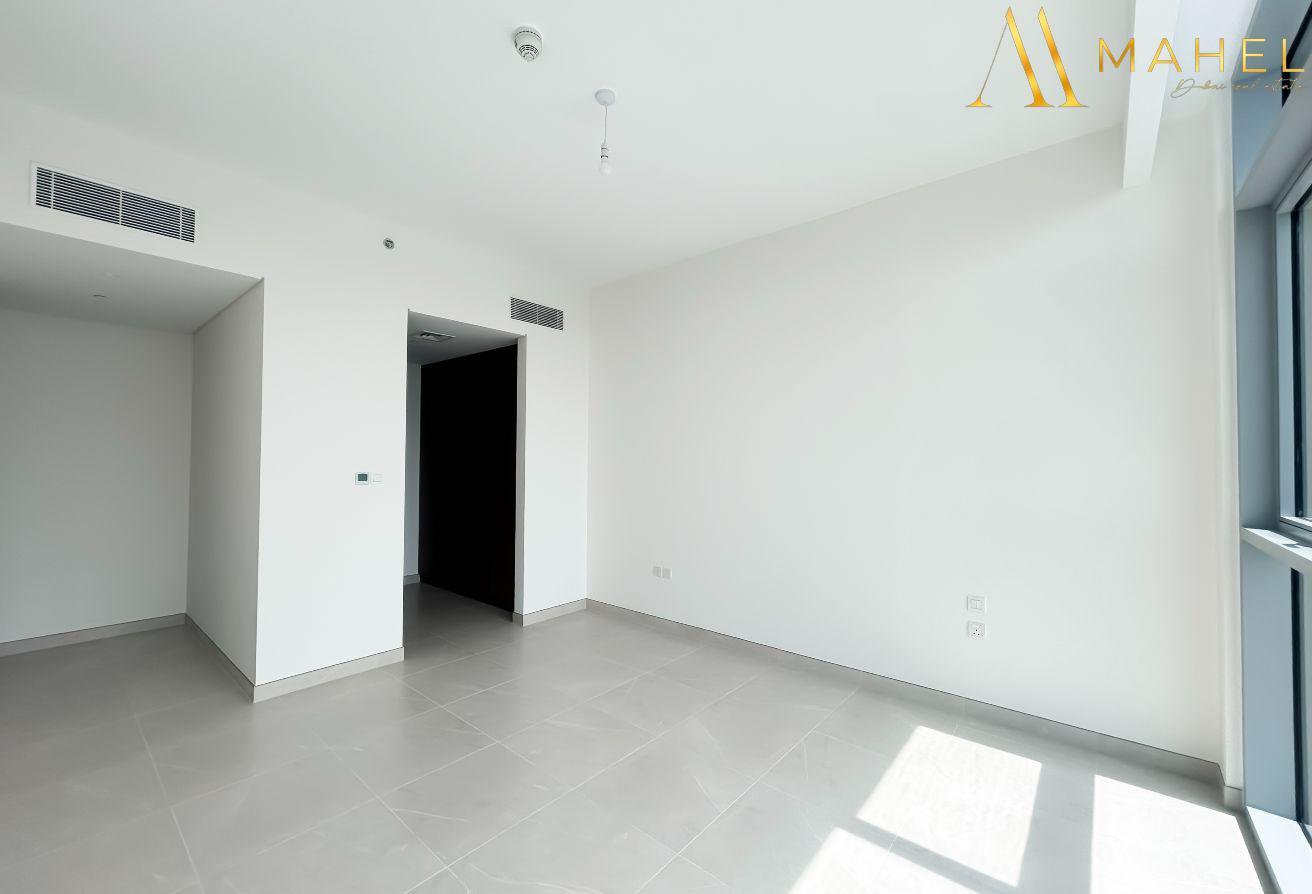 3+Maids | Family Living | Canal front | Brand new photo 16