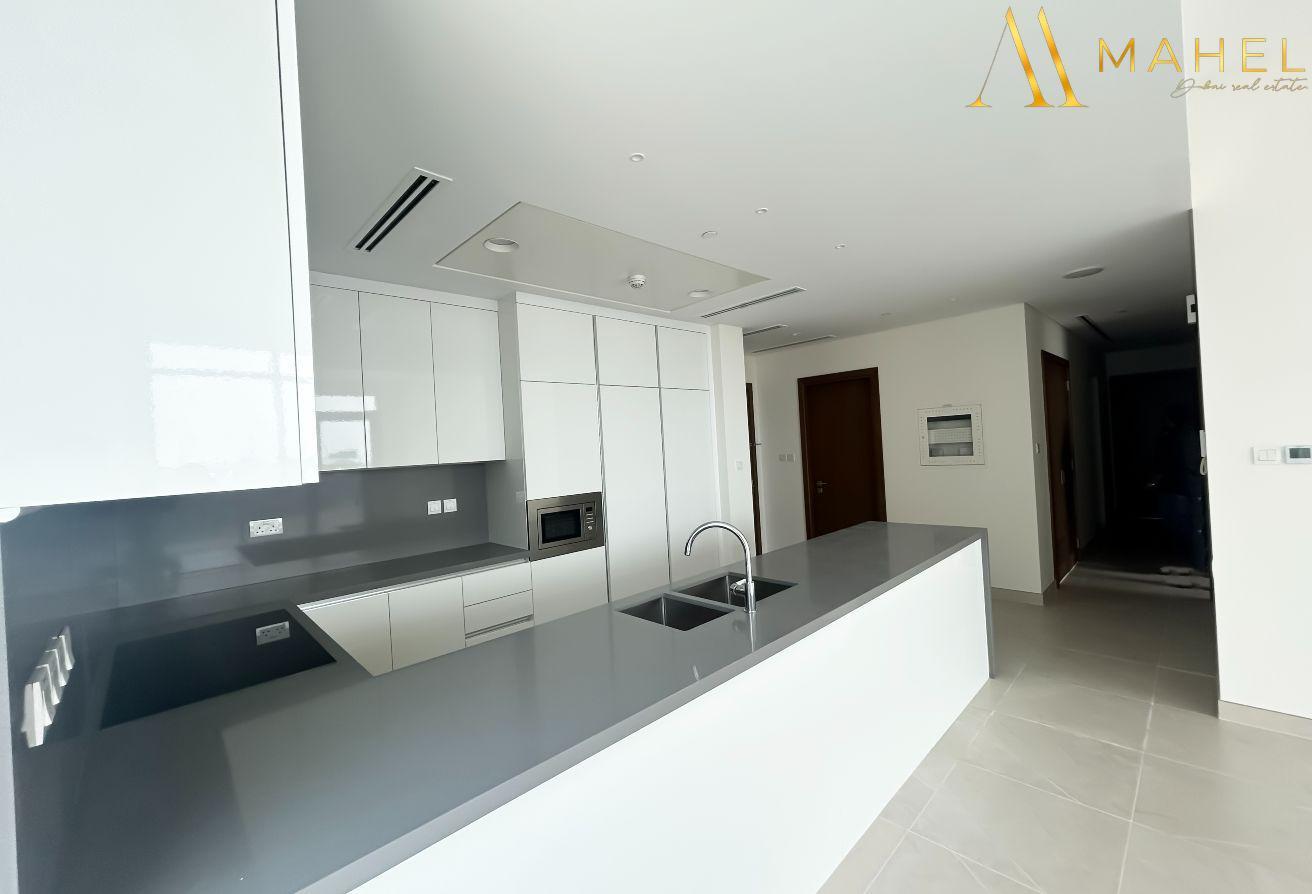 3+Maids | Family Living | Canal front | Brand new photo 19
