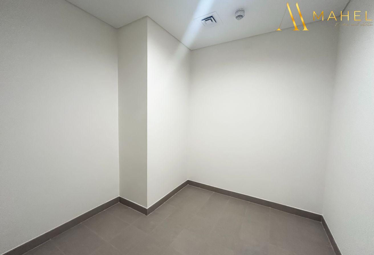 3+Maids | Family Living | Canal front | Brand new photo 17