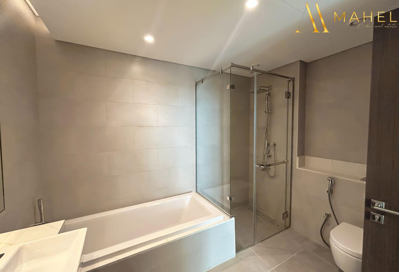 3+Maids | Family Living | Canal front | Brand new photo 23
