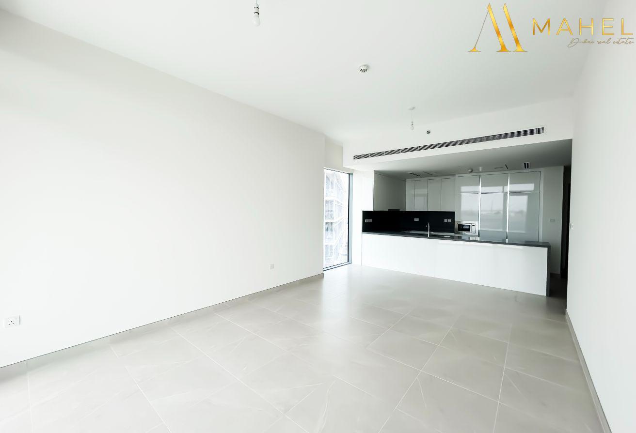 3+Maids | Family Living | Canal front | Brand new photo 2