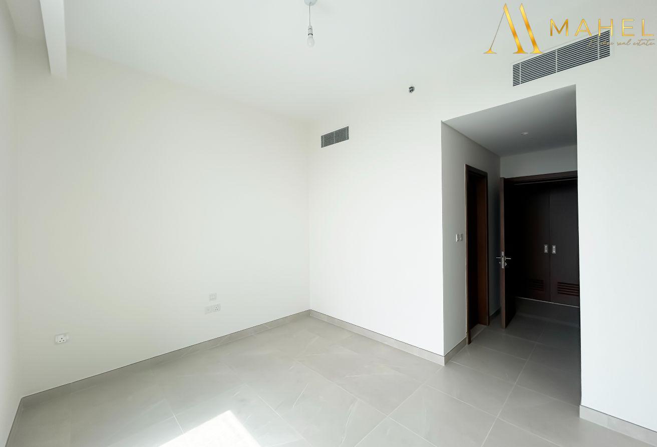 3+Maids | Family Living | Canal front | Brand new photo 11