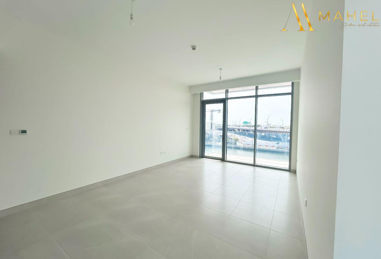 3+Maids | Family Living | Canal front | Brand new photo 5