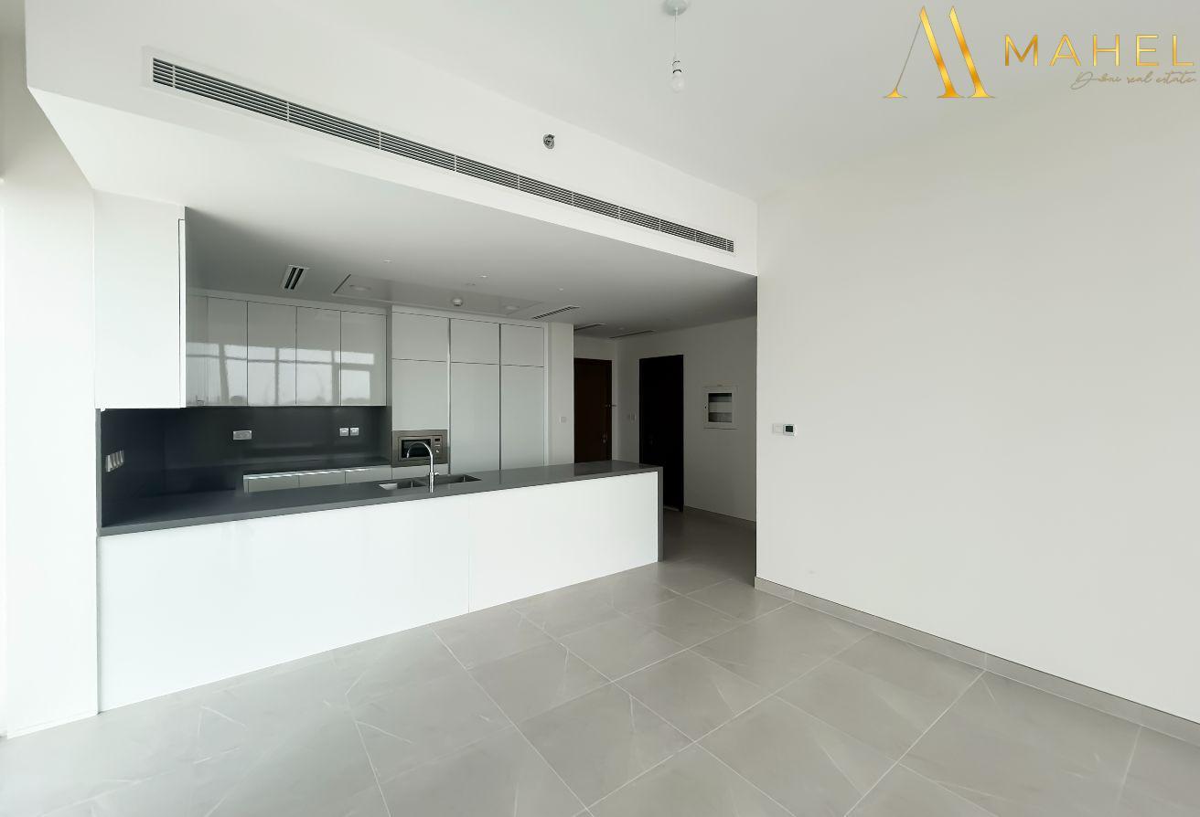 3+Maids | Family Living | Canal front | Brand new photo 9