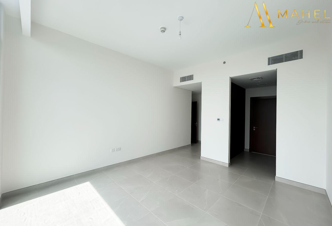 3+Maids | Family Living | Canal front | Brand new photo 15
