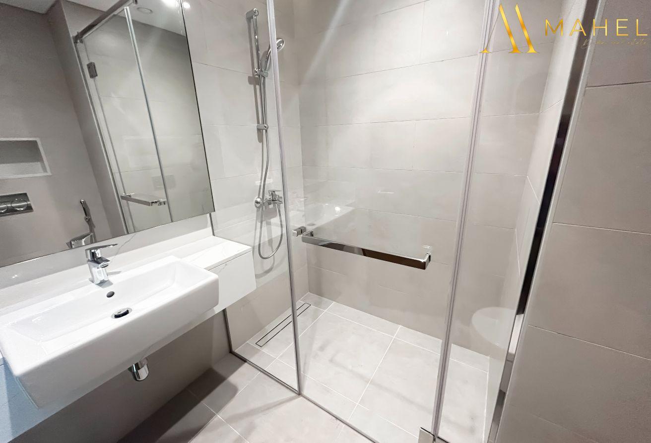 3+Maids | Family Living | Canal front | Brand new photo 21