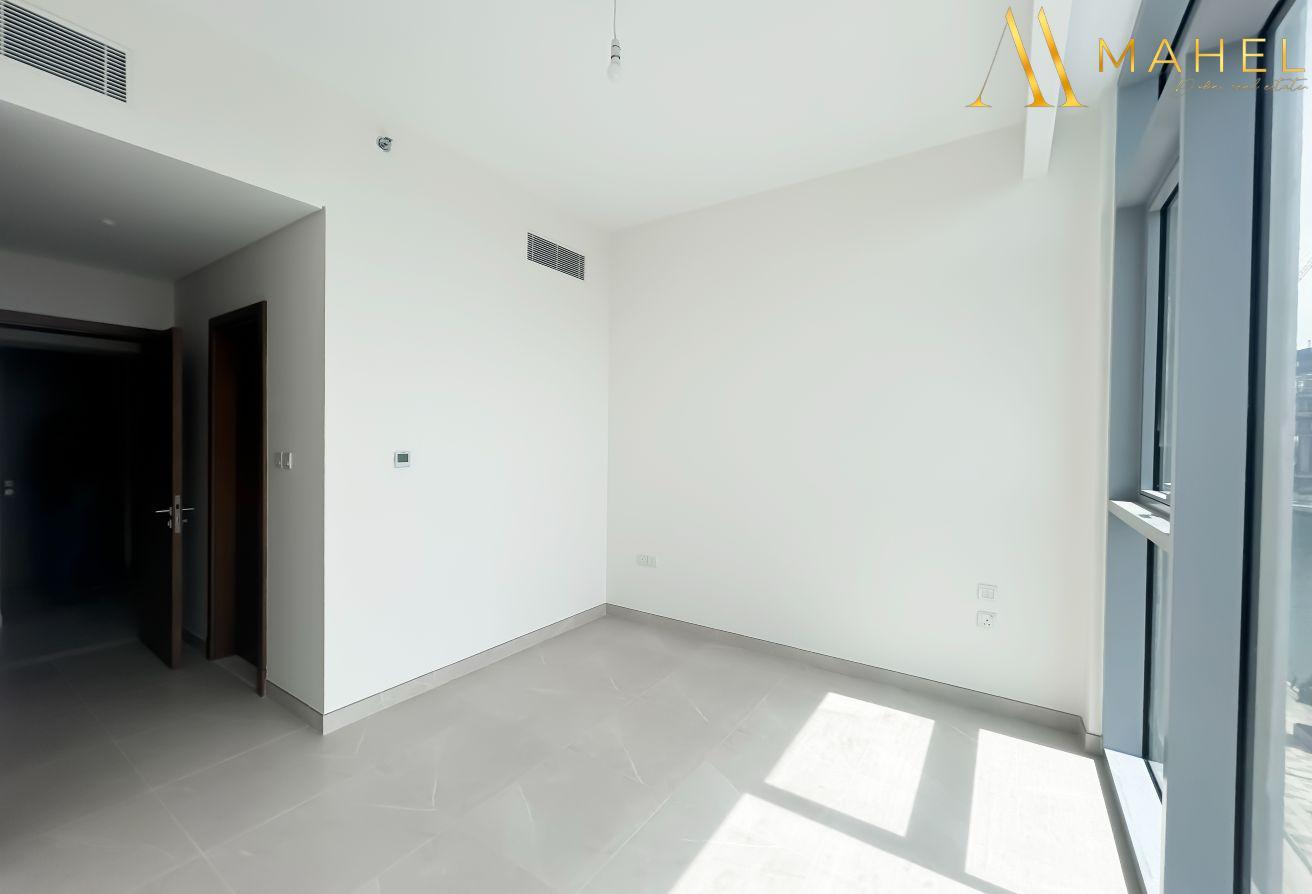 3+Maids | Family Living | Canal front | Brand new photo 14
