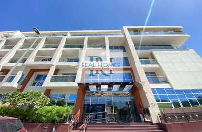 Apartment - 2 Bedrooms - 3 Bathrooms for rent in Royal JVC Building - District 10 - Jumeirah Village Circle - Dubai