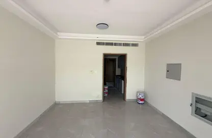 شقة - 1 حمام للايجار في مجمع مويلح - تجارية مويلح - الشارقة شقة - 1 حمام للايجار في مجمع مويلح - تجارية مويلح - الشارقة