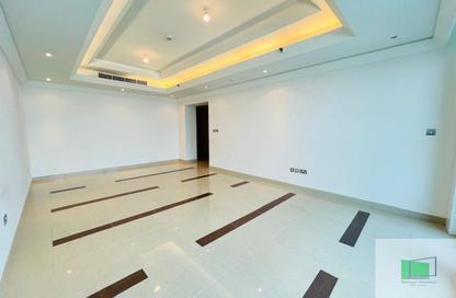 Apartment - 3 Bedrooms - 4 Bathrooms for rent in Wave tower - Corniche Road - Abu Dhabi