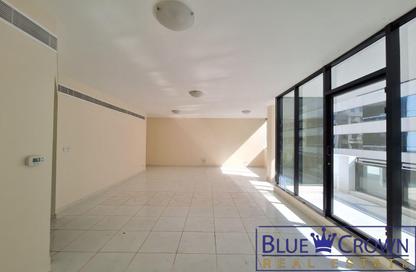 Apartment - 3 Bedrooms - 3 Bathrooms for rent in Golden Sands 7 - Al Mankhool - Bur Dubai - Dubai
