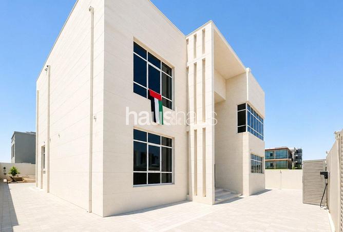 100387943 - Property Image 2