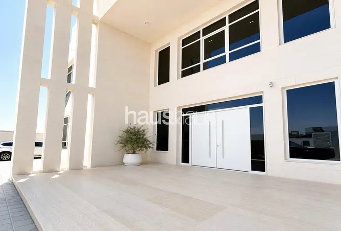 100387943 - Property Image 2