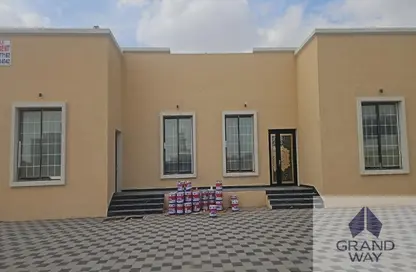 Villa - 4 Bedrooms - 5 Bathrooms for rent in Al Aweer 1 - Al Aweer - Dubai