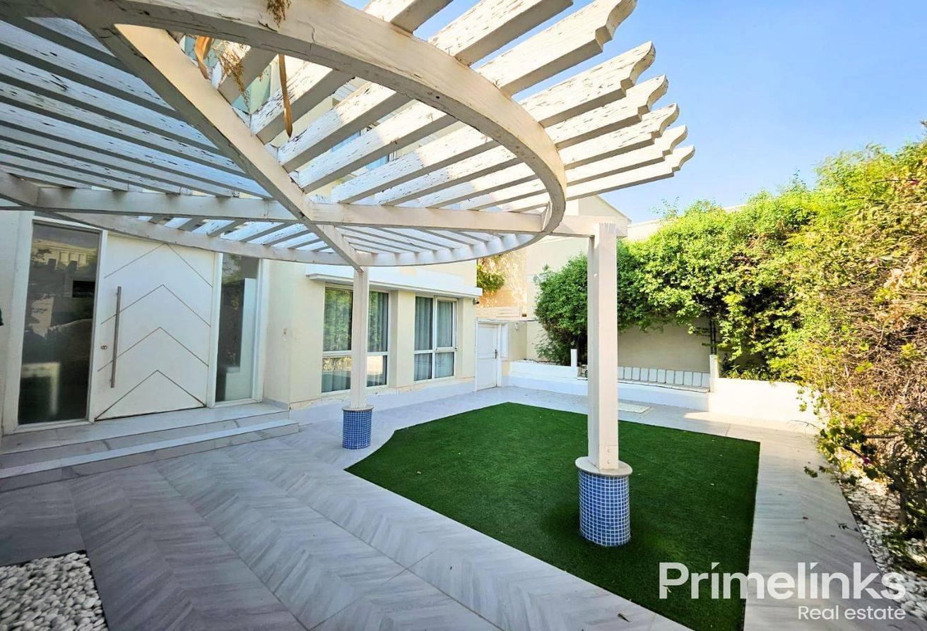 Private Pool | Vacant | Meadows 3 photo 8