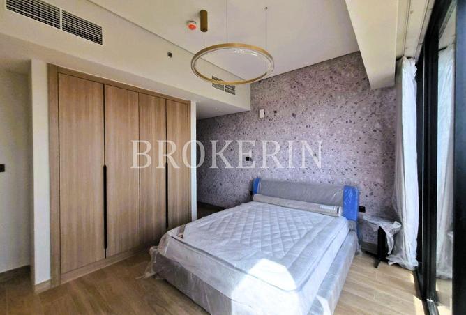 BRAND NEW + FURNISHED | ELEGANT & SPACIOUS STUDIO photo 2