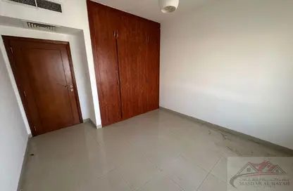 شقة - 2 غرف نوم - 2 حمامات للايجار في شارع التعاون الجديد - التعاون - الشارقة