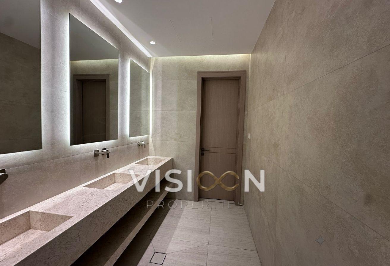 5BR Villa | Brand New | Prime Location photo 17