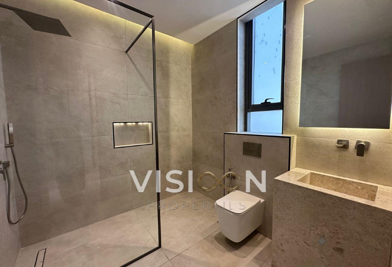 5BR Villa | Brand New | Prime Location photo 11