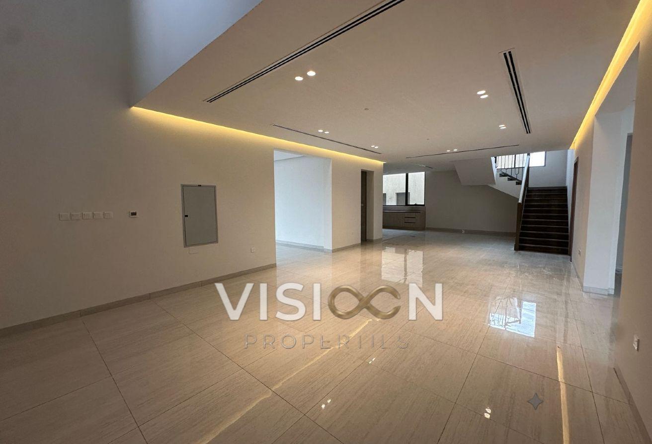 5BR Villa | Brand New | Prime Location photo 4