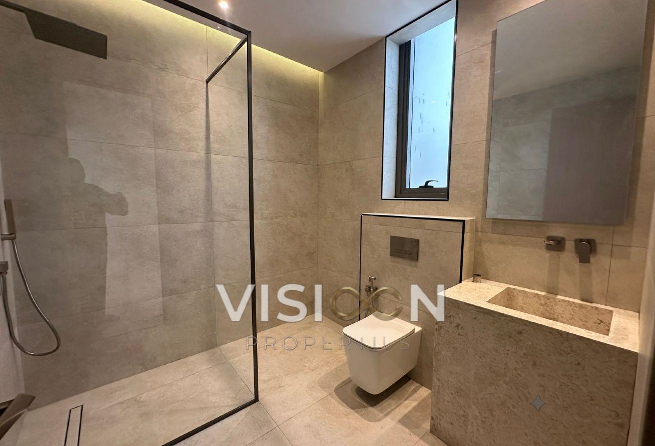 5BR Villa | Brand New | Prime Location photo 5