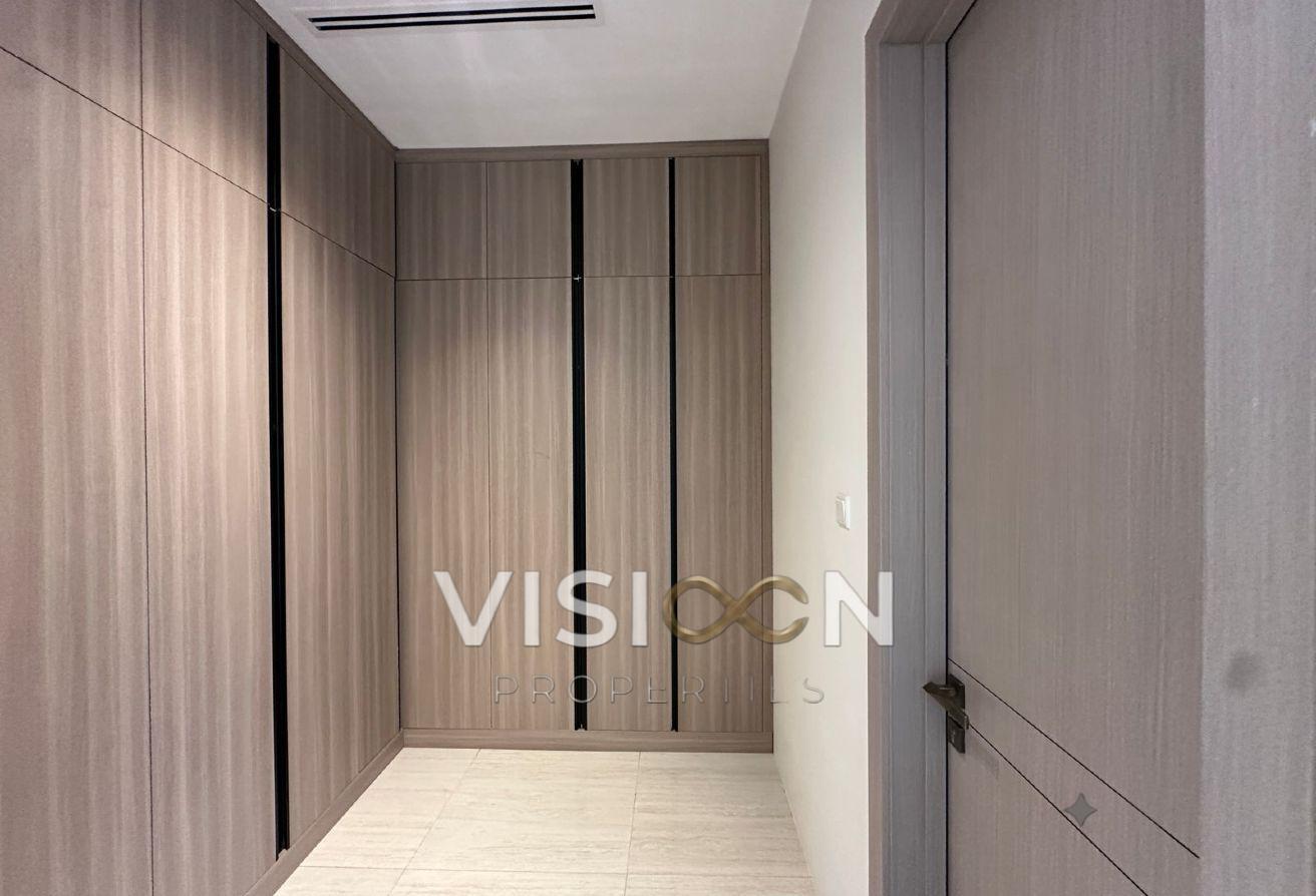 5BR Villa | Brand New | Prime Location photo 10