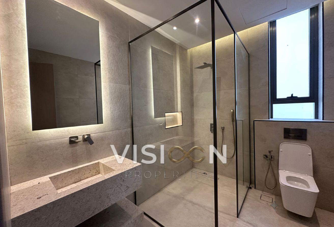 5BR Villa | Brand New | Prime Location photo 8