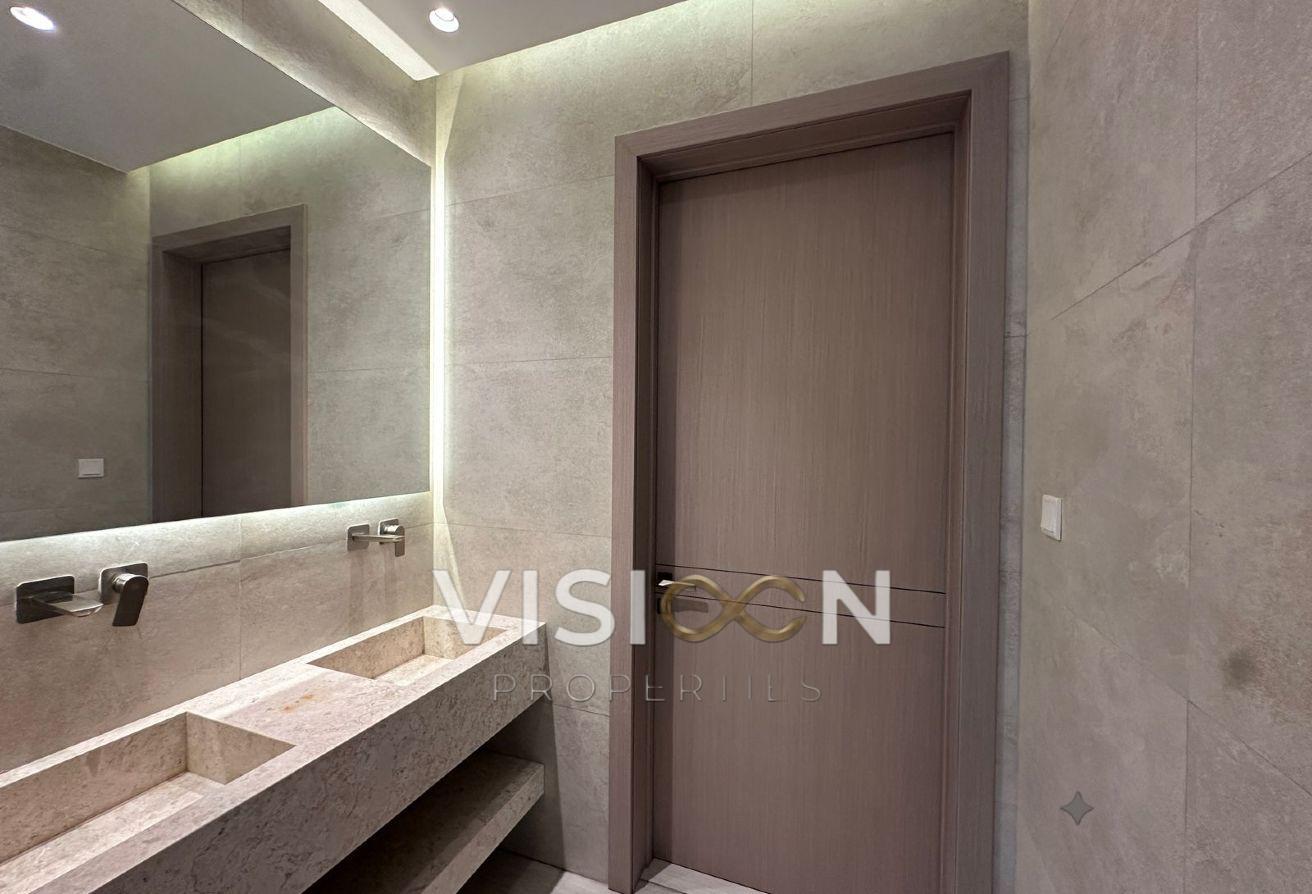 5BR Villa | Brand New | Prime Location photo 7