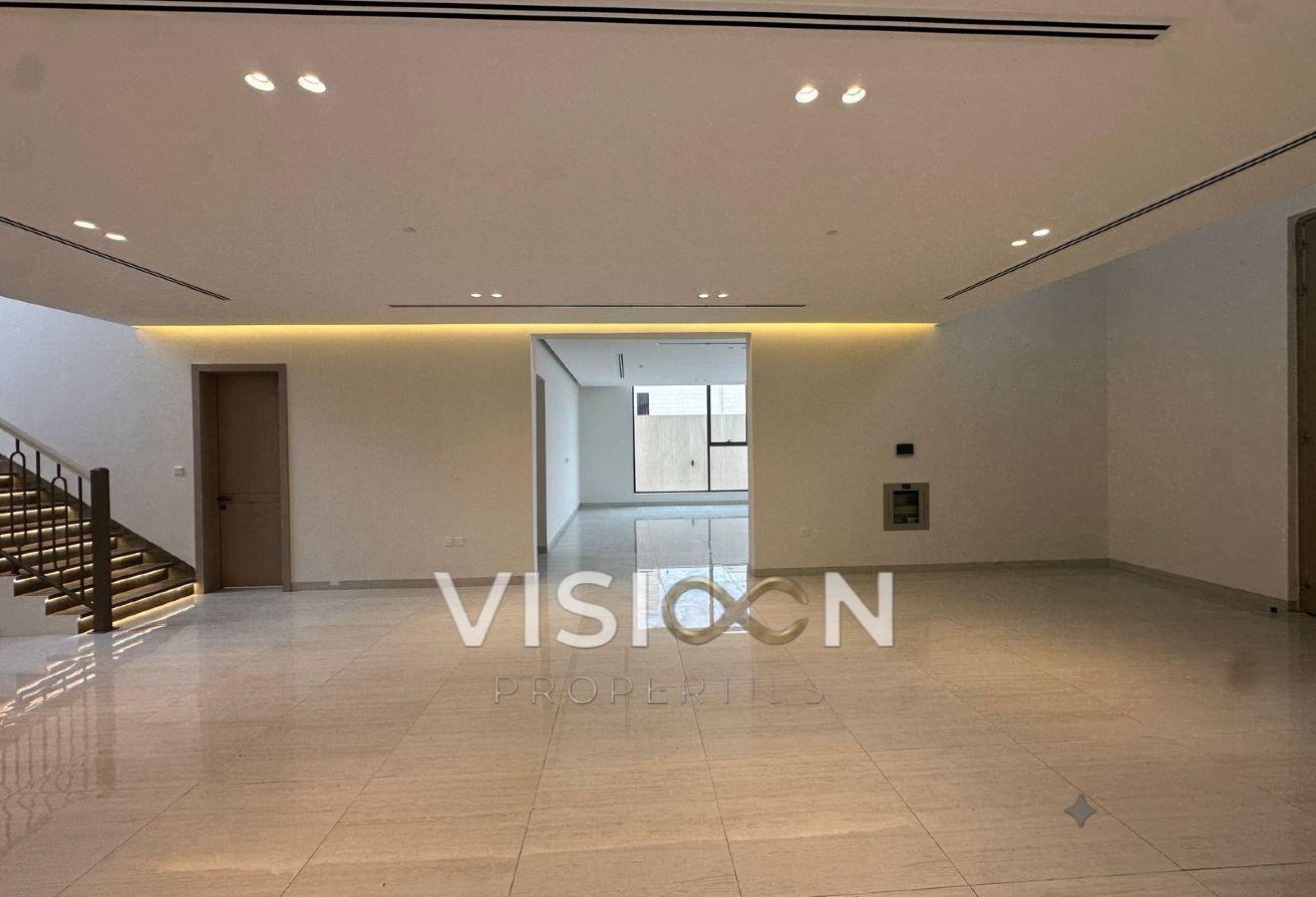 5BR Villa | Brand New | Prime Location photo 21