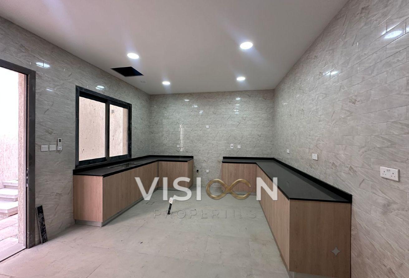 5BR Villa | Brand New | Prime Location photo 19