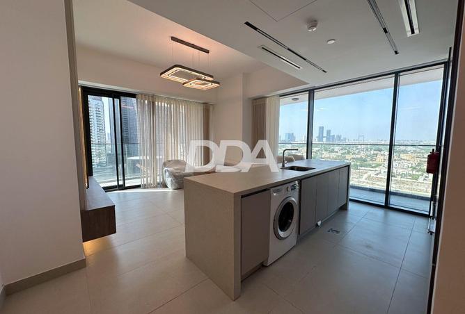ELEGANT 1BR | SKYLINE VIEWS | VACANT photo 3