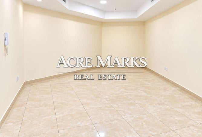 1-bed apartment in New Dubai Gate 2 · Study · Lake view — photo 3