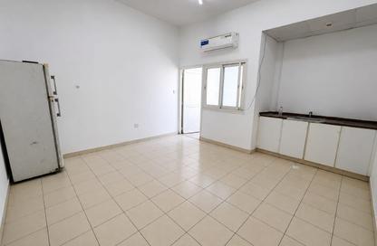 Apartment - Studio - 1 Bathroom for rent in Fire Station Road - Muwaileh - Sharjah Apartment - Studio - 1 Bathroom for rent in Fire Station Road - Muwaileh - Sharjah