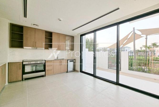 4-bed townhouse in Lillia · Corner unit — photo 3