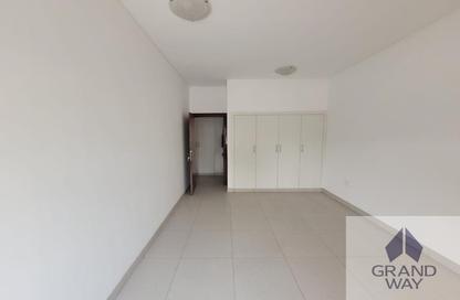 Apartment - 3 Bedrooms - 3 Bathrooms for rent in Zabeel Building - Al Karama - Dubai