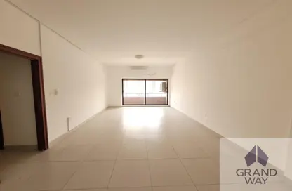 Apartment - 3 Bedrooms - 3 Bathrooms for rent in Zabeel Building - Al Karama - Dubai