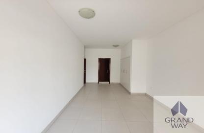 Apartment - 3 Bedrooms - 3 Bathrooms for rent in Zabeel Building - Al Karama - Dubai
