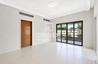 Villa - 4 - 5 for rent in Al Raha Gardens - Abu Dhabi