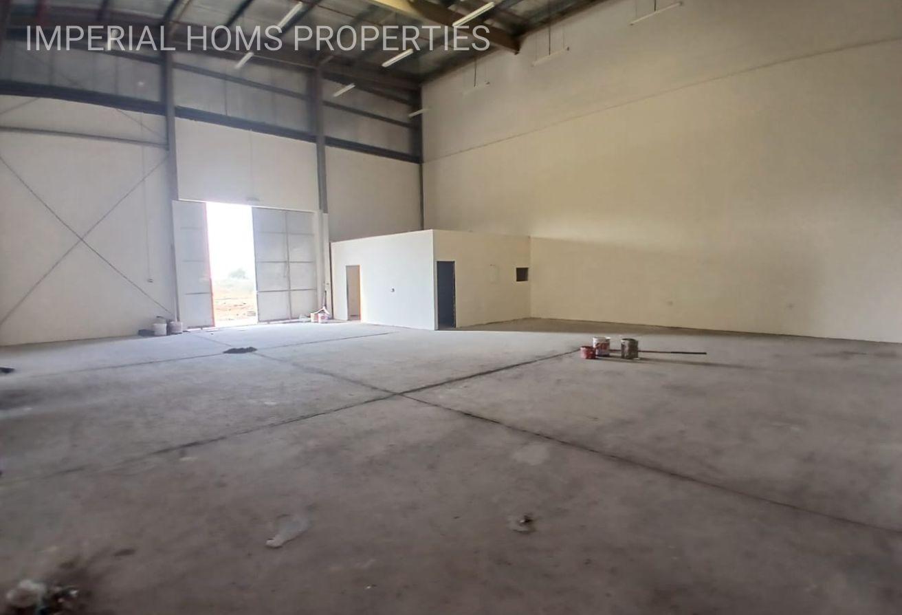Spacious  Warehouse in Umm Al Thuoob: