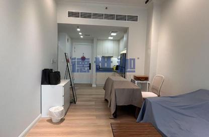 Apartment - 1 - 1 for rent in Mayfair Tower - Business Bay - Dubai