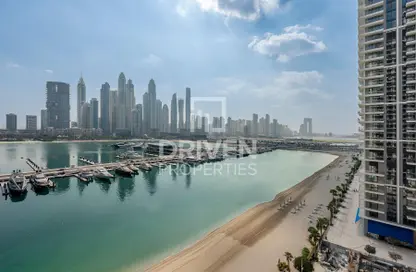 Apartment - 3 Bedrooms - 3 Bathrooms for rent in Palace Beach Residence Tower 1 - Palace Beach Residence - EMAAR Beachfront - Dubai Harbour - Dubai