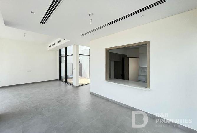 100860825 - Property Image 2