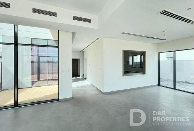 100860825 - Property Image 3