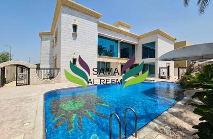 Villa - 6 - 7 for rent in Al Manara - Dubai