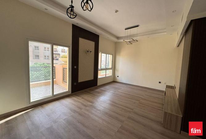 121979303 - Property Image 3