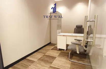 مركز أعمال - استوديو - 6 حمامات للايجار في بناية دار السلام - شارع الكورنيش - أبوظبي